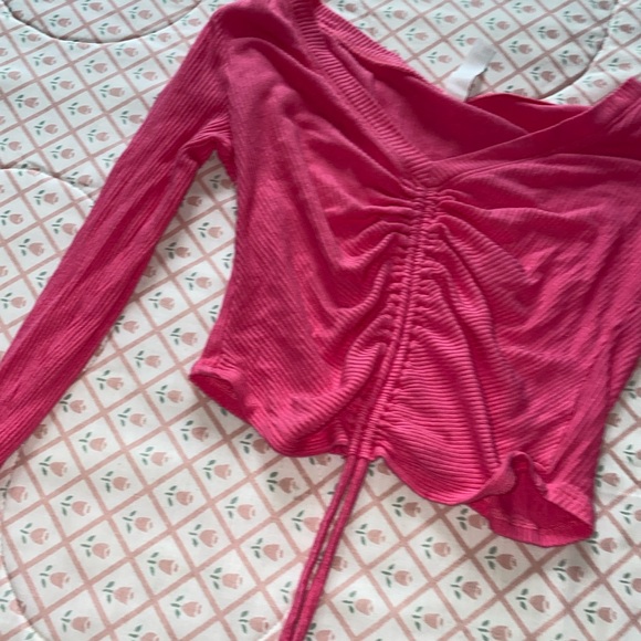 Alo yoga Ribbed Cinch Cropped Long Sleeve in pink fuschia - Picture 6 of 6